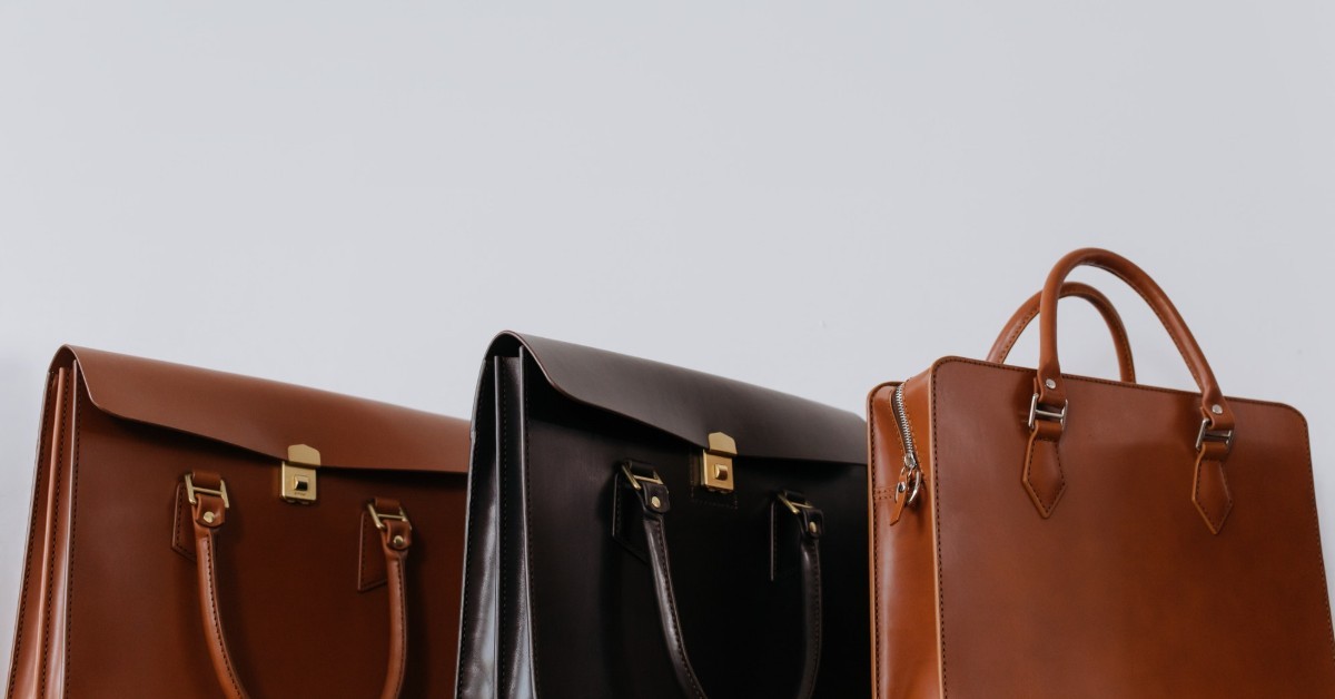 Brown leather Handbags| Roberta Style Lee sustainable wardrobe series on leather