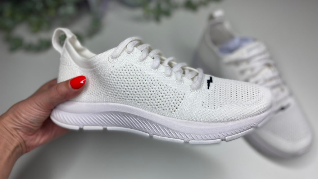 Roberta Style Lee BLOG Review of Hylo Sustainable Trainers Stylish Sustainable White Sports Trainers