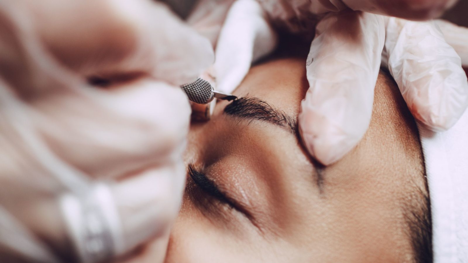 Microblading - Close up of hair strokes